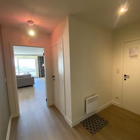 아파트 In With Balcony